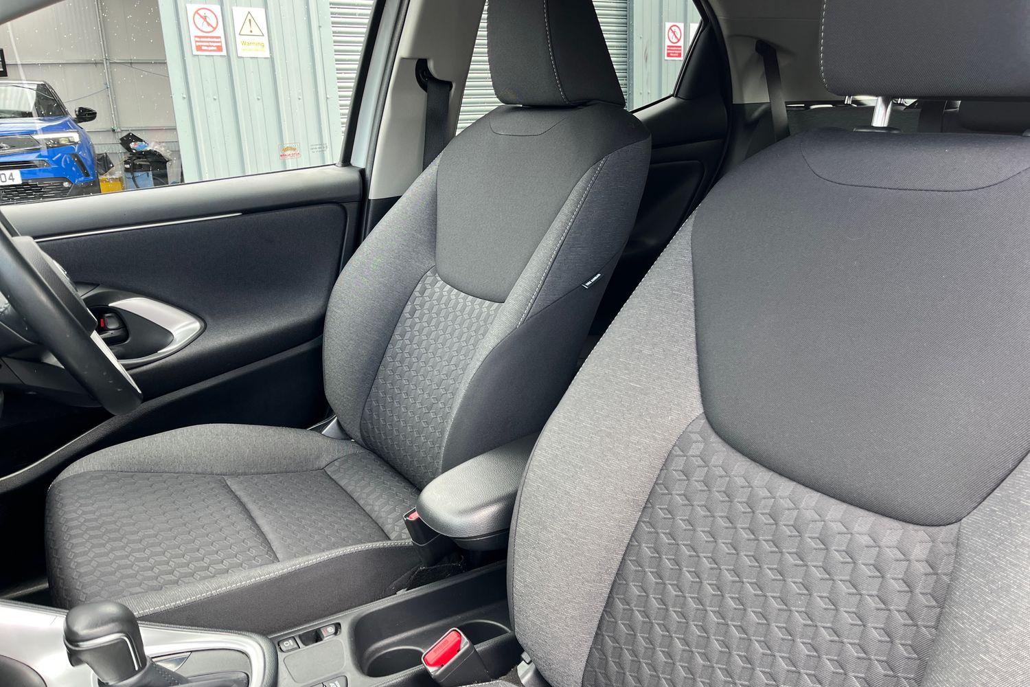 Toyota YARIS Photo 18