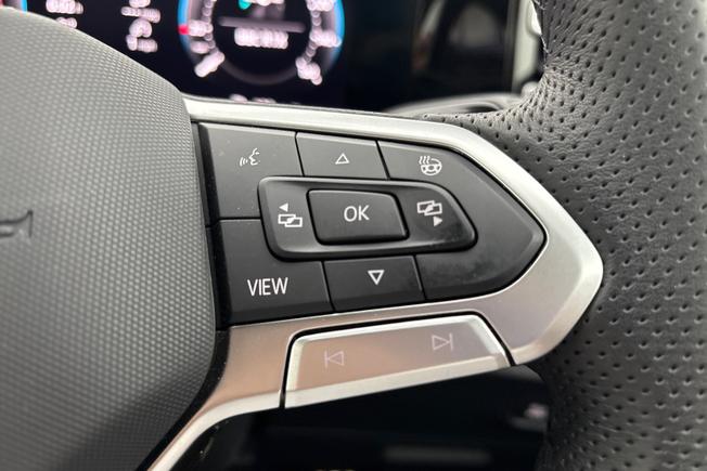 VOLKSWAGEN Tiguan Photo 17