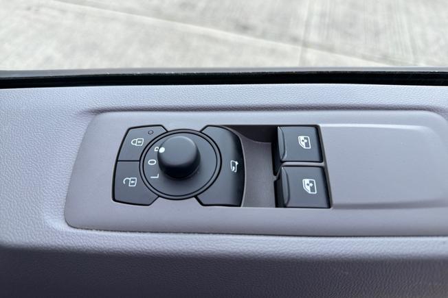 VOLKSWAGEN Transporter Photo 35