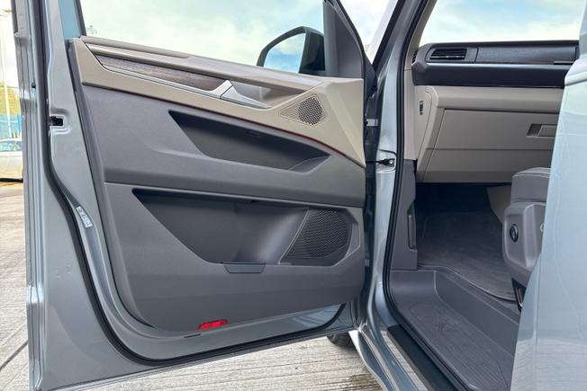 VOLKSWAGEN Multivan Photo 33