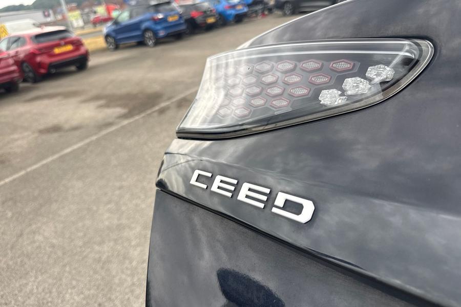 Kia CEED Photo autoimg-d0f8eed535e6a27ee243c8dbd39e7da635989e01.jpg