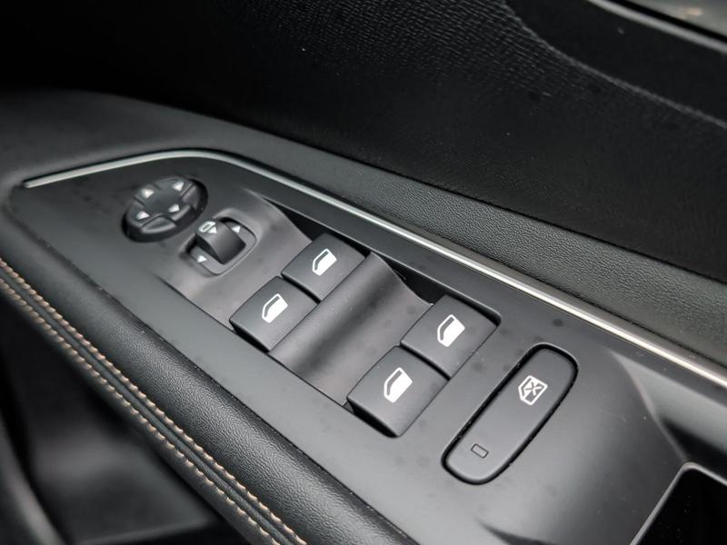 Used Peugeot 3008 VK24UEP 24