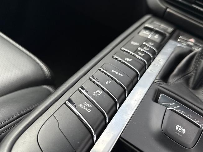 PORSCHE Macan Photo 39