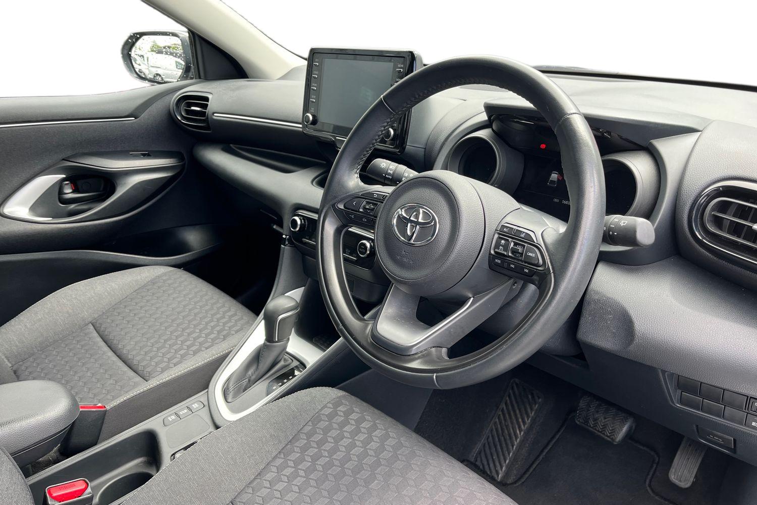 Toyota YARIS Photo 8