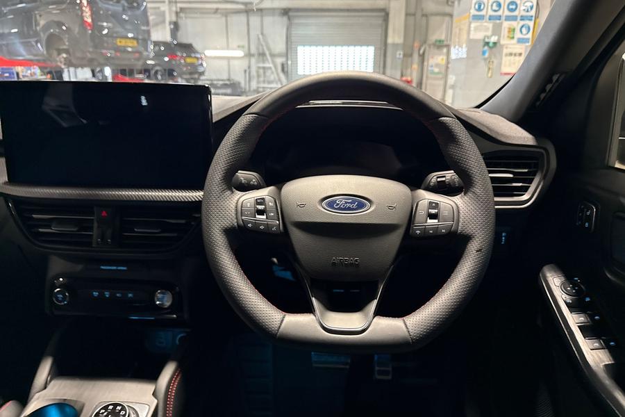 Ford Kuga Photo autoimg-d10225cc1114e41356346e8e8244d378253db3d4.jpg