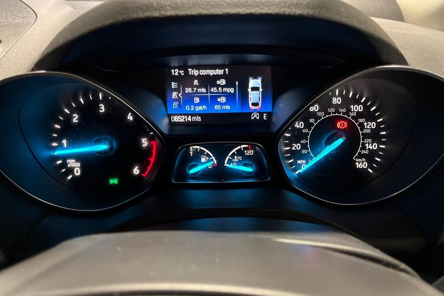 Ford KUGA Photo autoimg-d10404b2e502b18580a71df16ac6b0bd8c491232.jpg