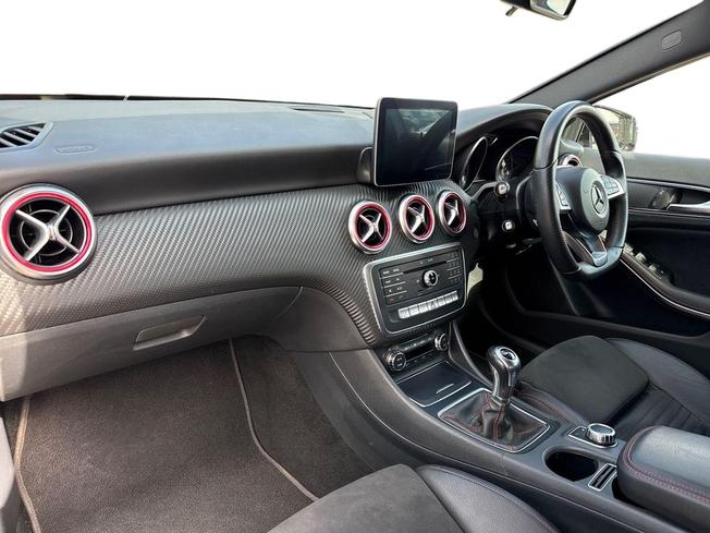 MERCEDES-BENZ A Class Photo 2