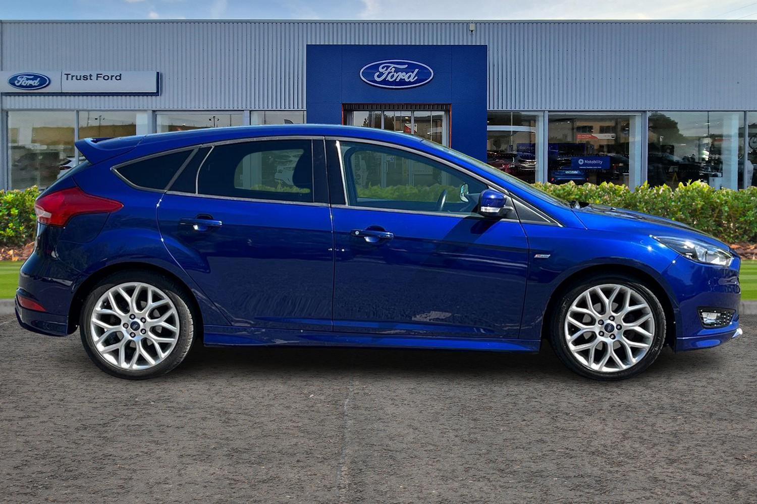 Ford FOCUS Photo 2