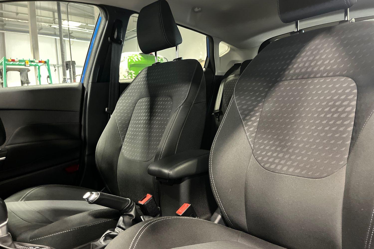 Ford FIESTA Photo 18