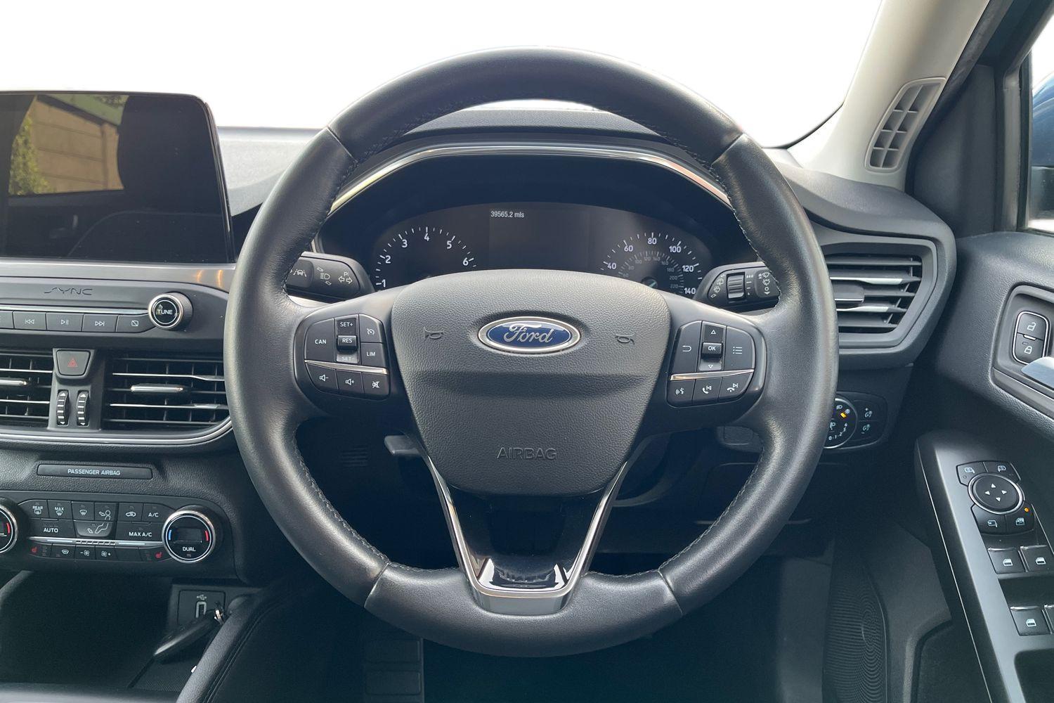 Ford FOCUS Photo 10