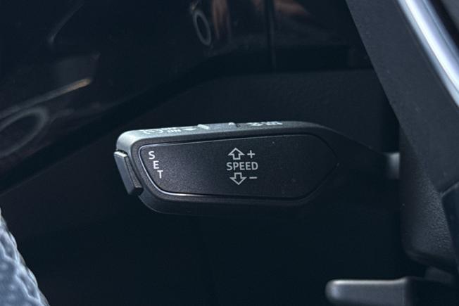 AUDI Q8 E-Tron Photo 34