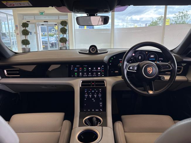 PORSCHE Taycan Photo 45