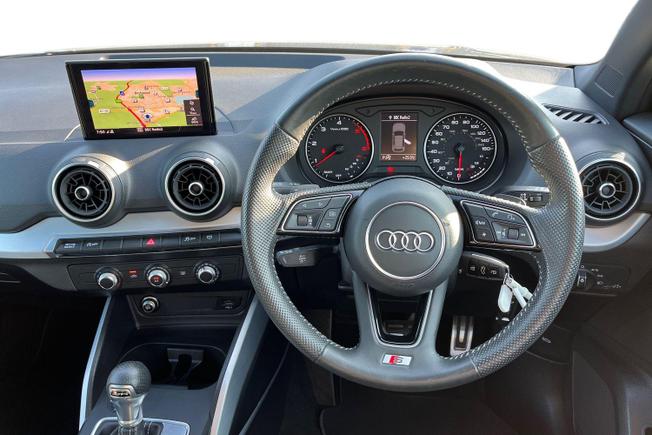 Audi Q2 Photo 11
