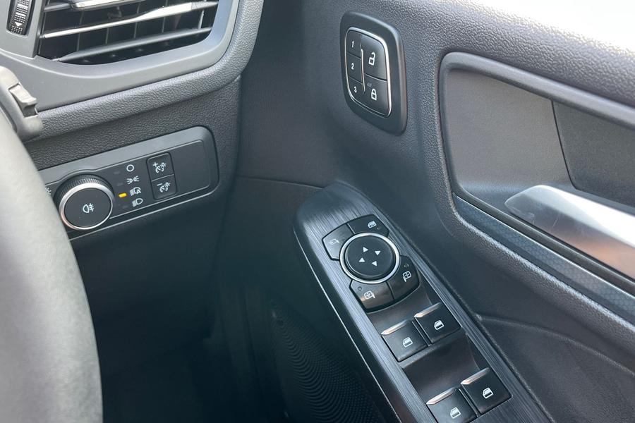 Ford Kuga Photo autoimg-d140365e671ca09f765594aa3d2b59aa8e73bf03.jpg