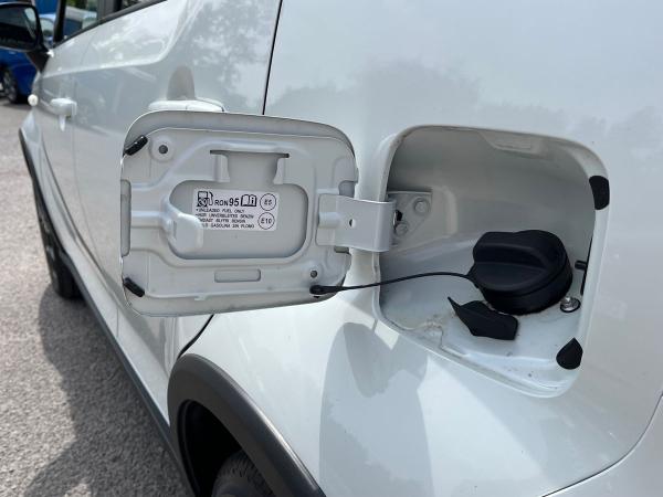 Suzuki Ignis Photo autoimg-d140a49ae607badeb1e0c711d3fd1b1c1ada6980.jpg