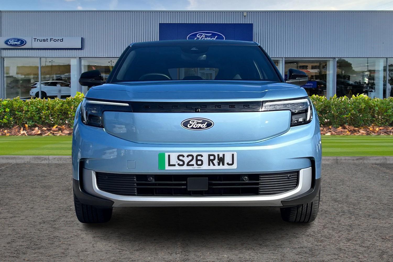 Ford Explorer Photo 5