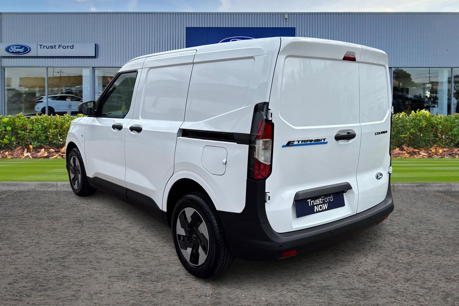 Ford E-TRANSIT COURIER Photo 1