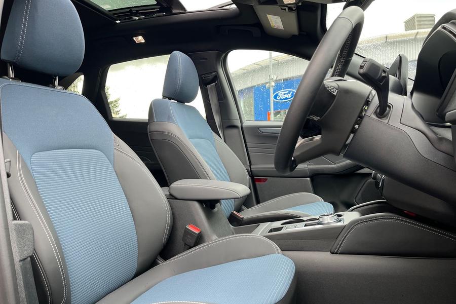 Ford KUGA Photo autoimg-d14850b94b64f02bbcd666b9e5e758ac633e794e.jpg