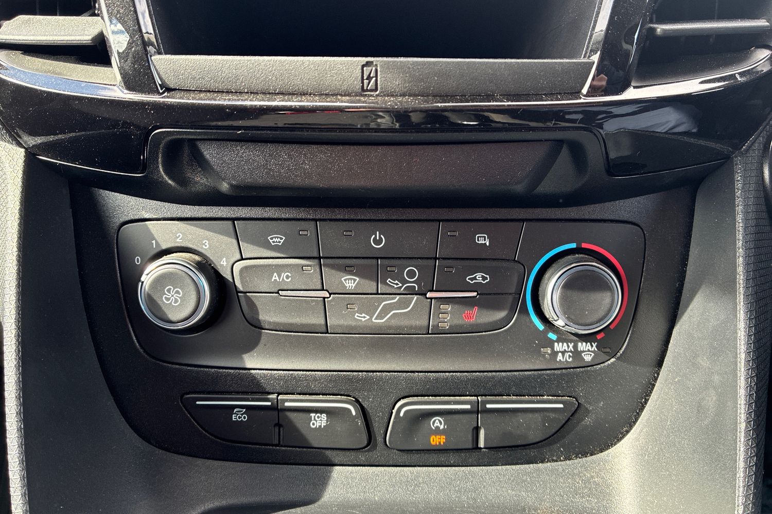 Ford TRANSIT CONNECT Photo 28