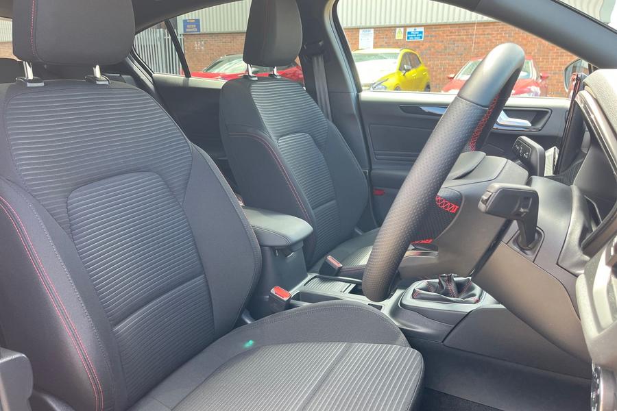 Ford Focus Photo autoimg-d151bd7001950e9552eae2966f28e2bff337d8fe.jpg