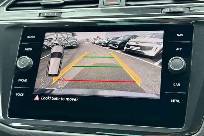 VOLKSWAGEN Tiguan Photo 28