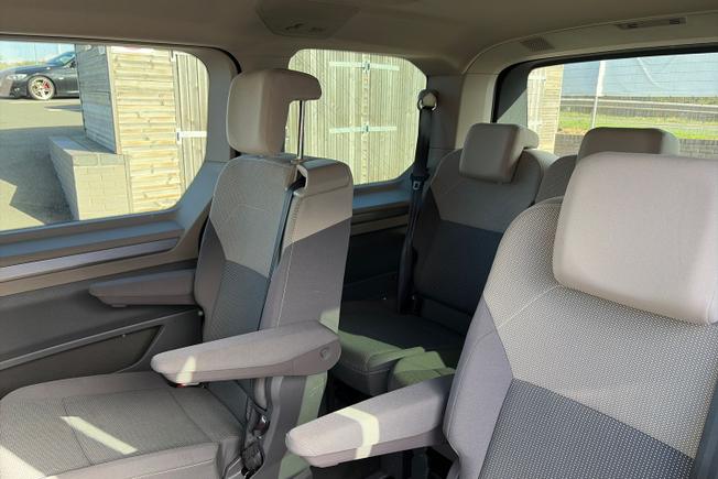 VOLKSWAGEN Multivan Photo 9
