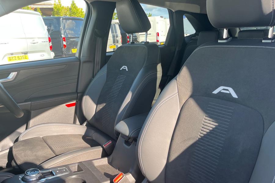 Ford Kuga Photo autoimg-d169b141689920f0d379f04ebd4e6d4a833b436a.jpg