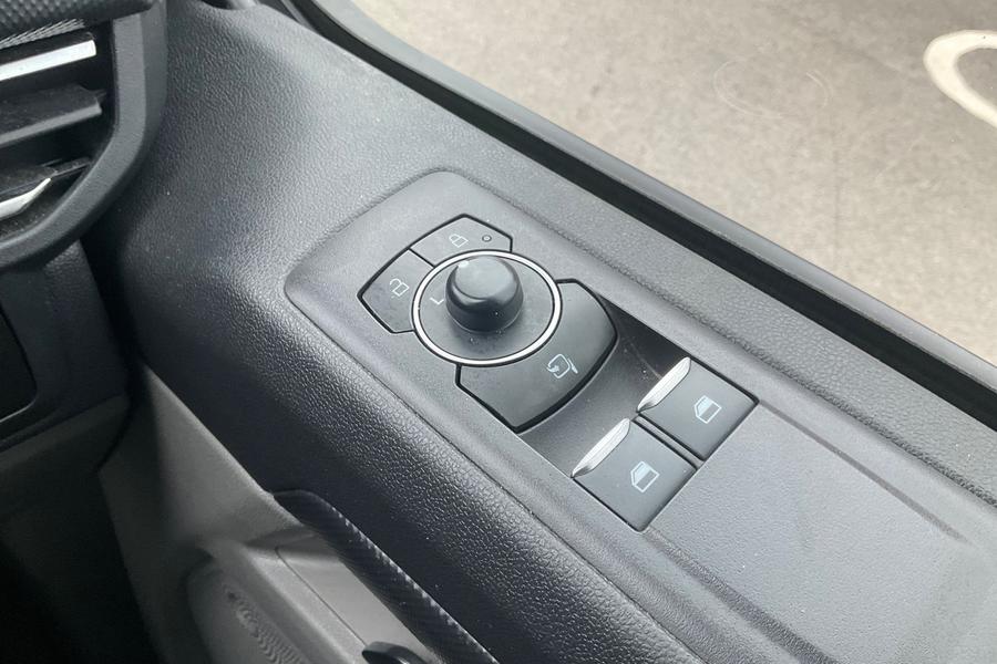 Ford TRANSIT CUSTOM Photo autoimg-d16b56d0819c397e088c86a6746f45a4a3b08390.jpg