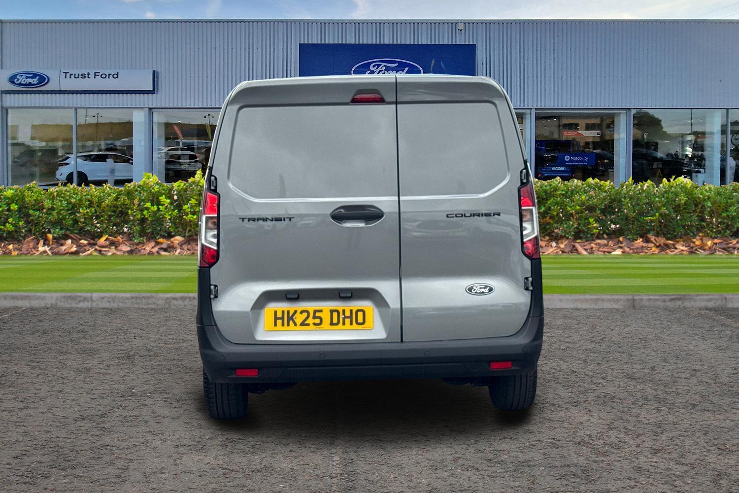 Ford TRANSIT COURIER Photo 12
