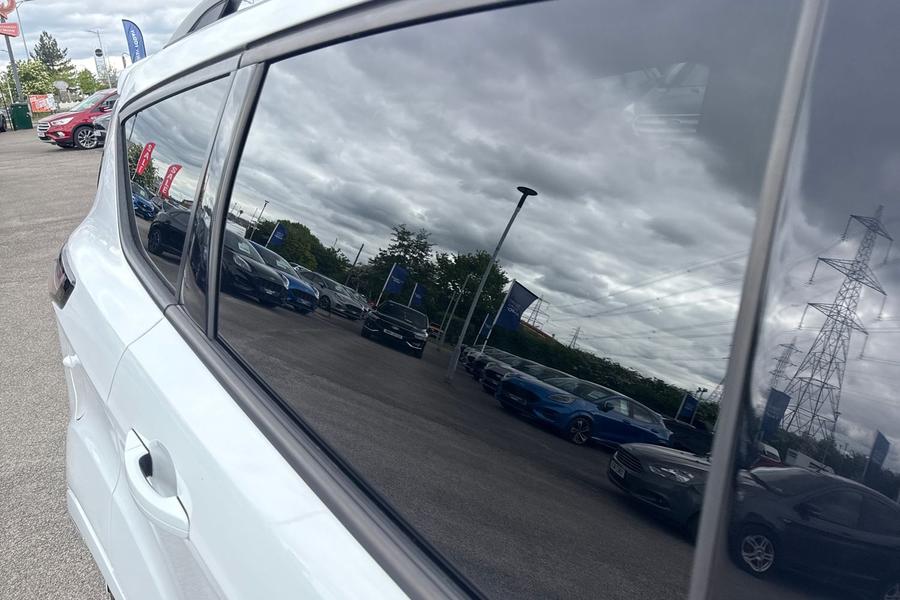 Ford KUGA Photo autoimg-d16dc6c2567a98bb1b720ddeb3f9b073b3aee6e7.jpg