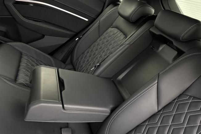 AUDI E-Tron S Photo 21