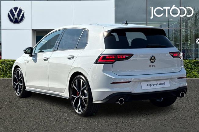 VOLKSWAGEN Golf Photo 3