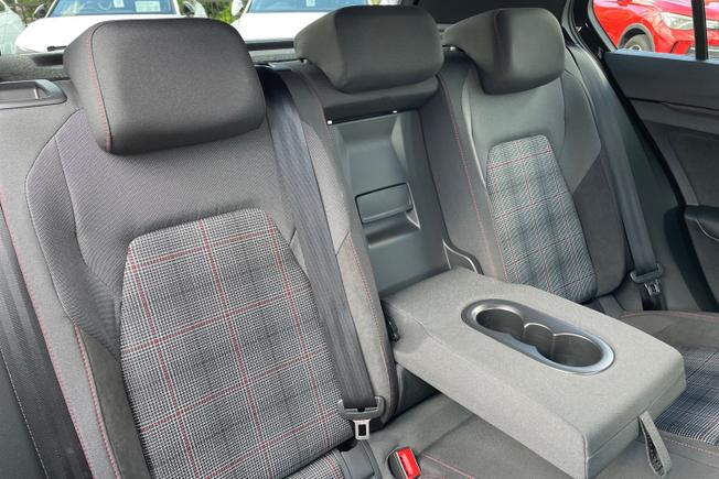 VOLKSWAGEN Golf Photo 31