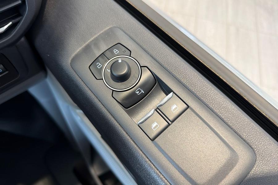 Ford TRANSIT CUSTOM Photo autoimg-d17b0c3f9fb972b4ac3a9d7b989b3d9e17ce0655.jpg