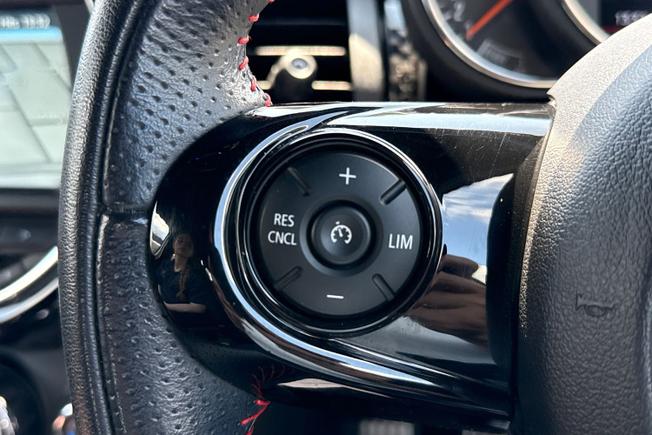 MINI Hatch Photo 16