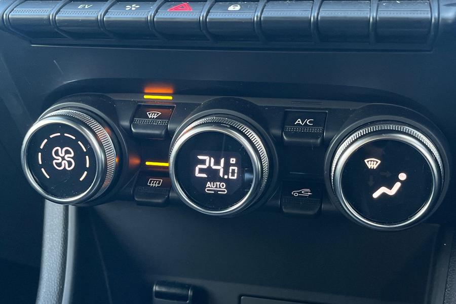 Renault CAPTUR Photo autoimg-d1815cdc40968b04bca68a885cf0913b85cbfb5b.jpg