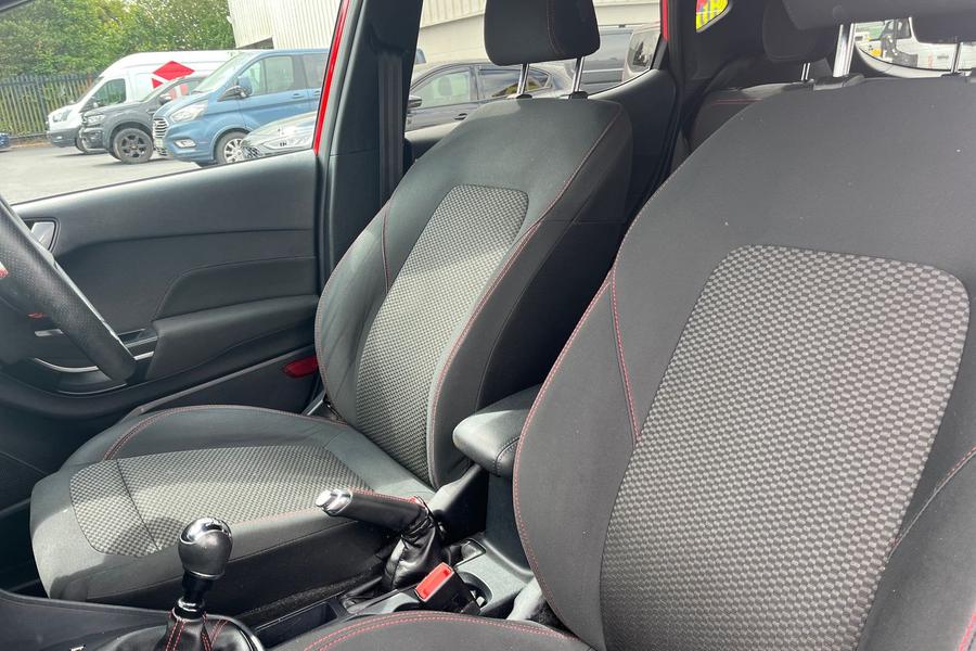 Ford FIESTA Photo autoimg-d1826651843dd69b443ef0ae52becc2313f6efea.jpg
