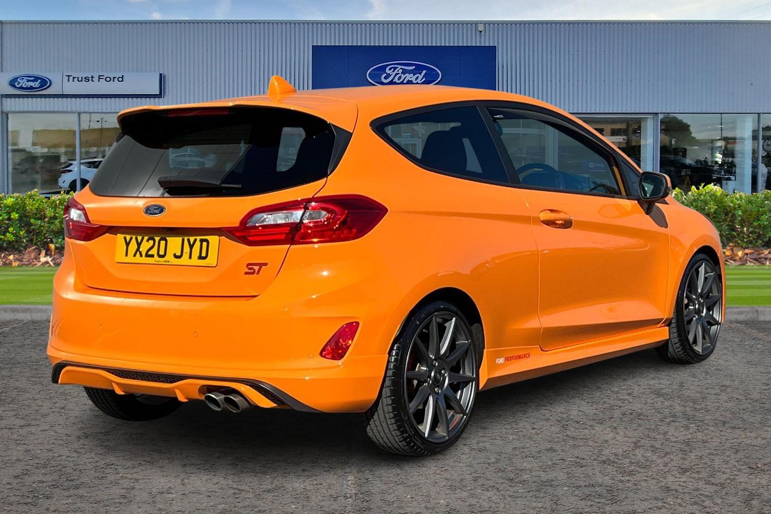 Ford FIESTA Photo 3