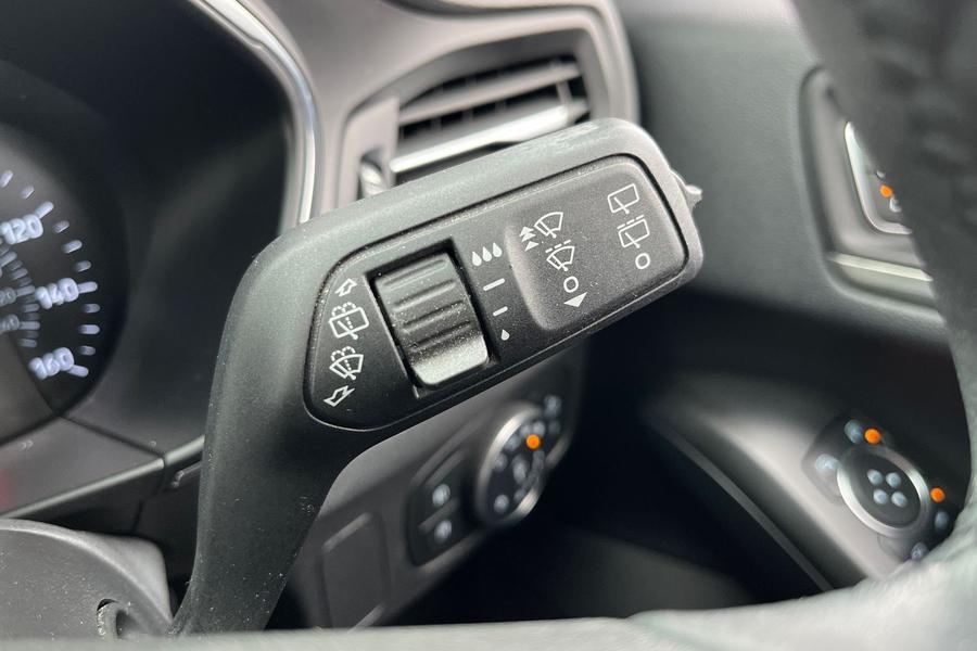 Ford Focus Photo autoimg-d185296464b64d6da23609e81c2e6a4ee1efe19e.jpg