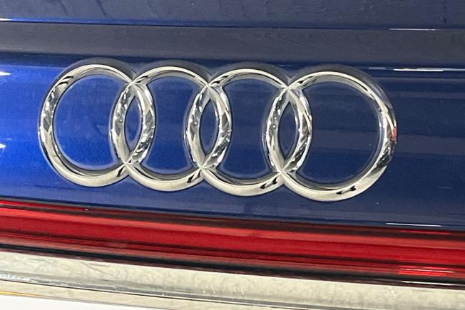 AUDI A8 Photo 35