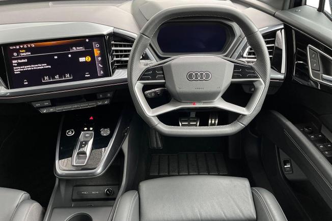 AUDI Q4 e-tron Photo 11