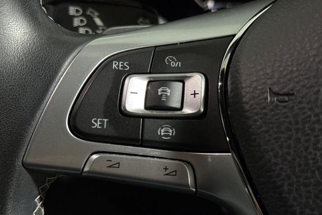 VOLKSWAGEN Touareg Photo 16