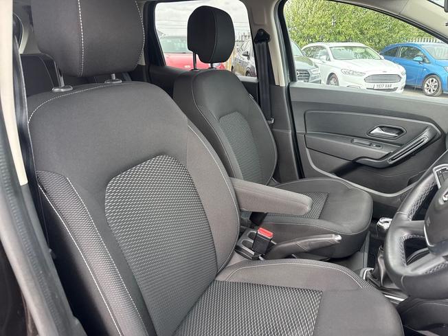 DACIA Duster Photo 32