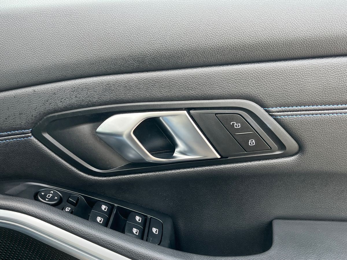 BMW 3 Series Photo 31
