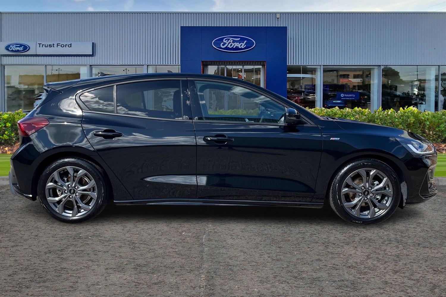 Ford Focus Photo 2