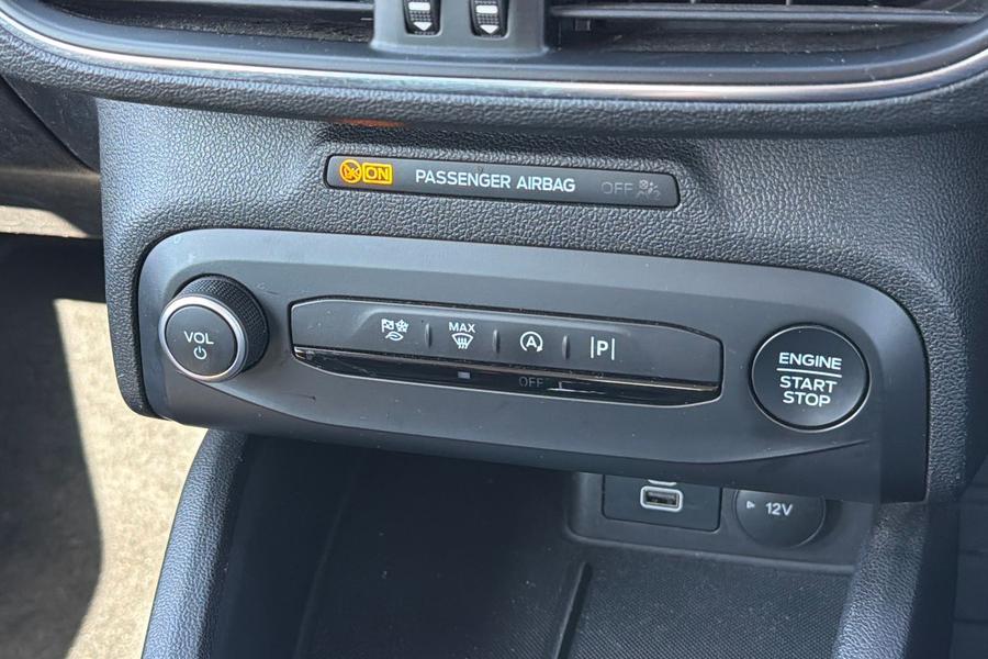 Ford FOCUS Photo autoimg-d19adee3e7f63090c88fb5de711de678fc2bf92e.jpg