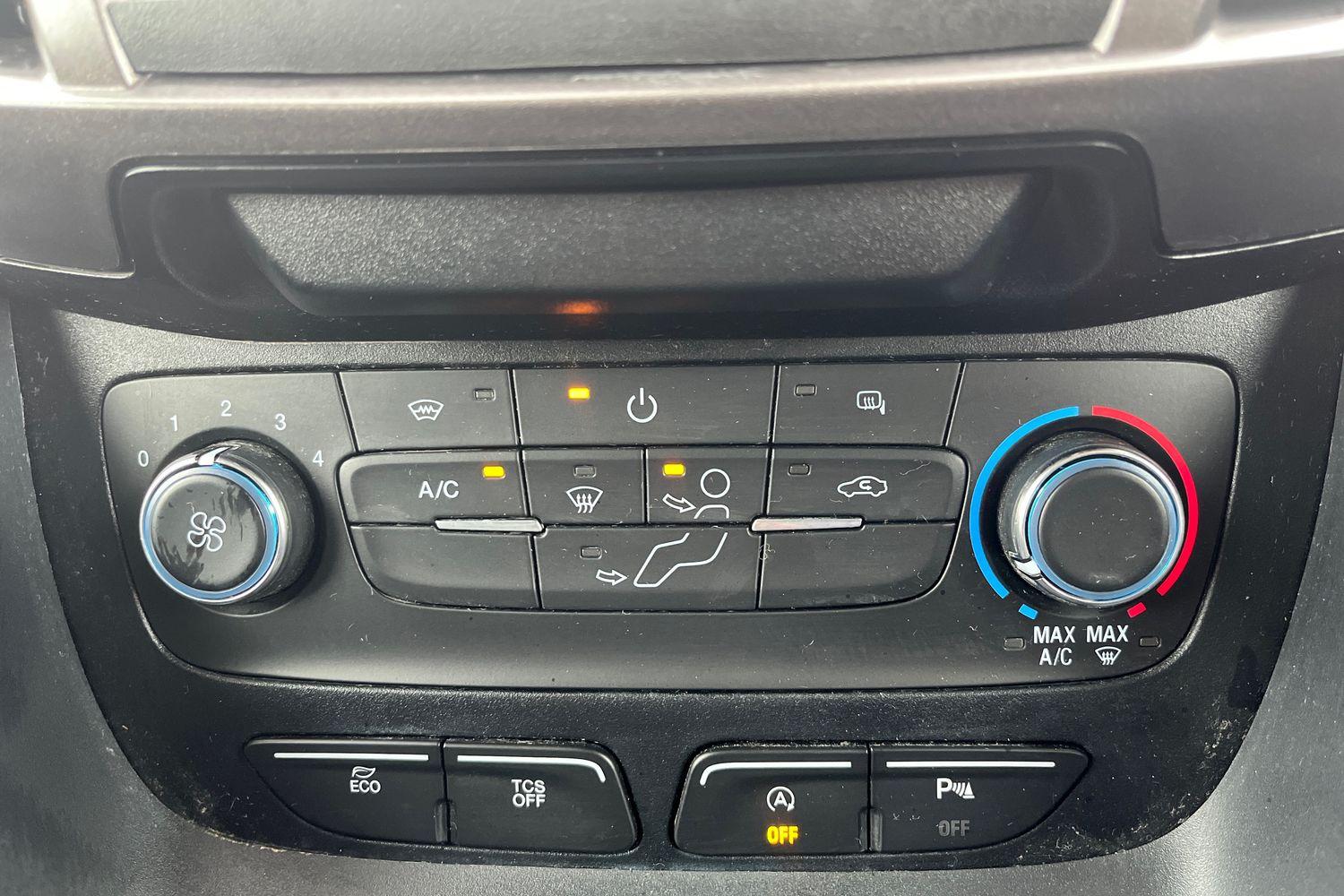 Ford TRANSIT CONNECT Photo 24