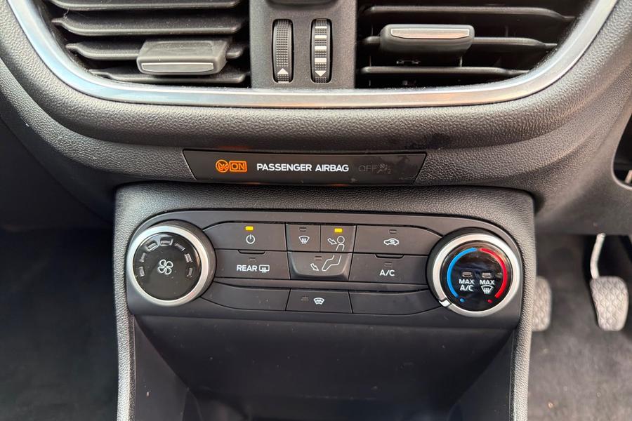 Ford FIESTA Photo autoimg-d1b06069cf6eee176d06c9878773679d2367ceb3.jpg