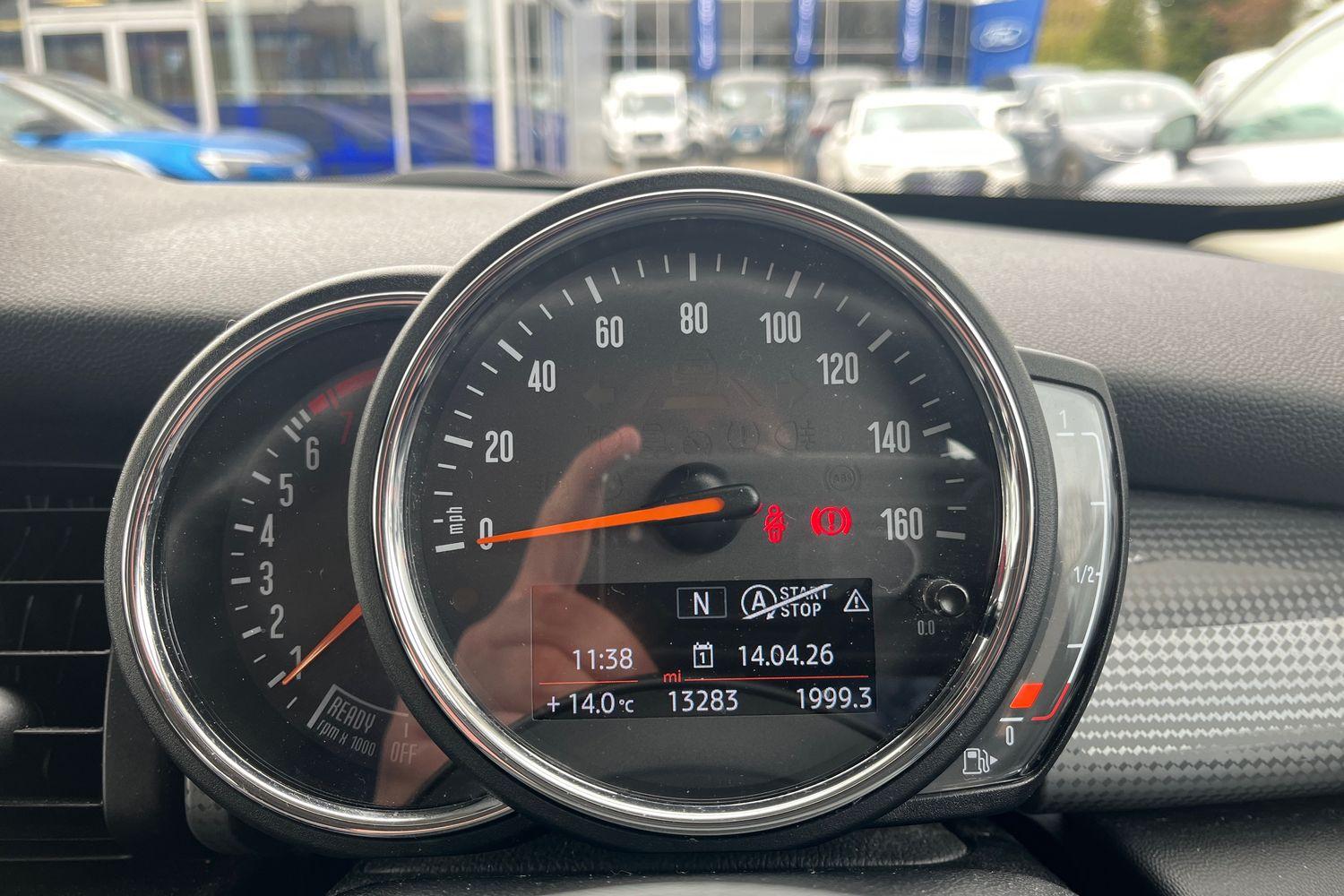 MINI HATCHBACK Photo 12