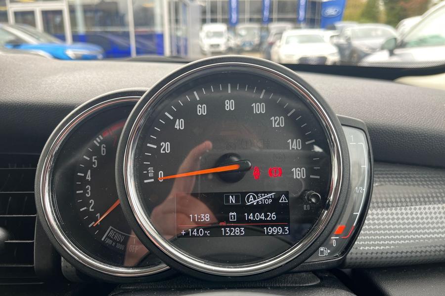 MINI HATCHBACK Photo autoimg-d1b5977a1388be9ae6a67999604aa1a85796177a.jpg